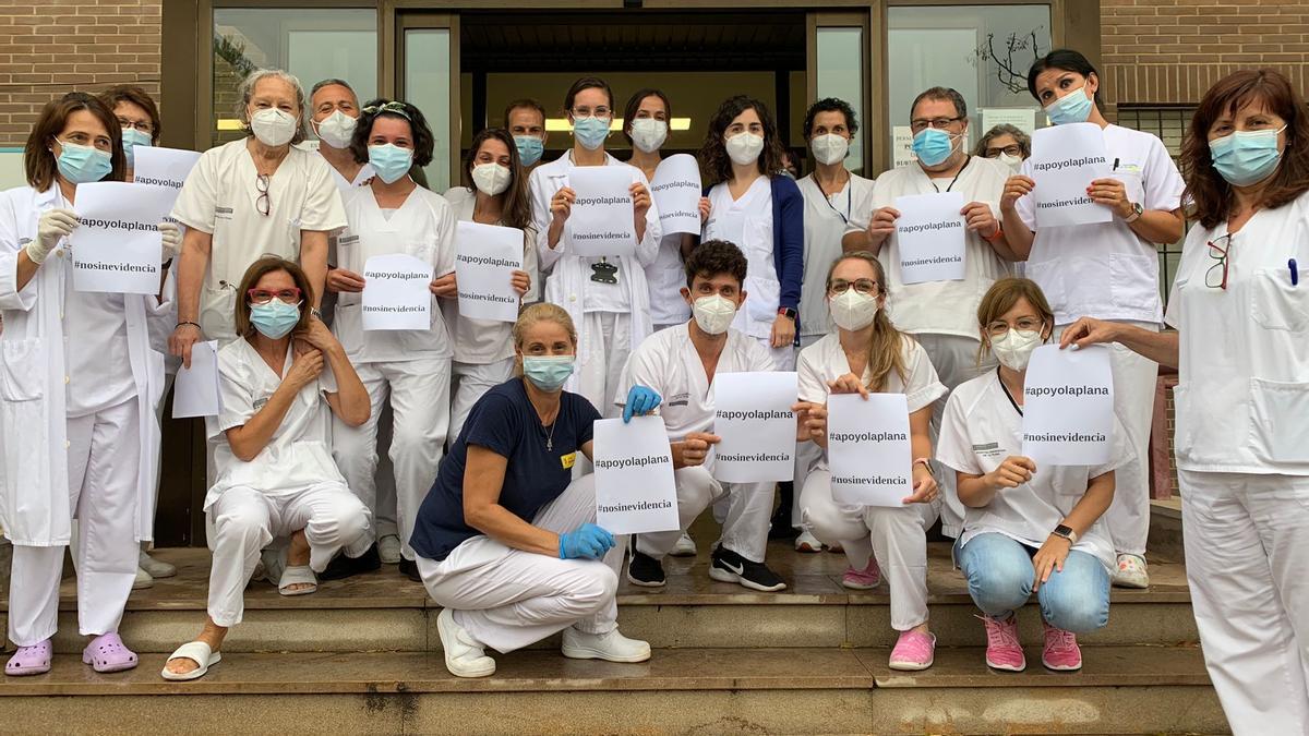 Colectivos sanitarios se concentraron para dar su apoyo al hospital de la Plana.