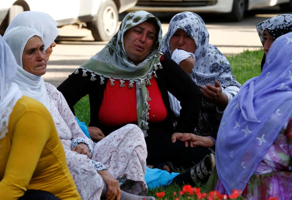 Al menos 50 personas han muerto en el atentado perpetrado durante una boda en la ciudad de Gaziantep, en el sureste de Turquía, según el último balance ofrecido por la oficina del gobernador local.