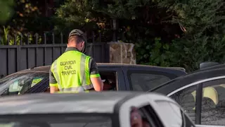 La Guardia Civil comienza a vigilar y a multar por el enganche de la parte trasera del coche tras la nueva ley: casi 500 euros