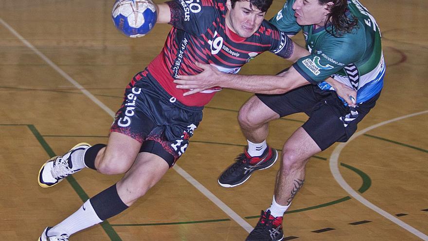 Román, en un encuentro disputado en el Lalín Arena. | // BERNABÉ