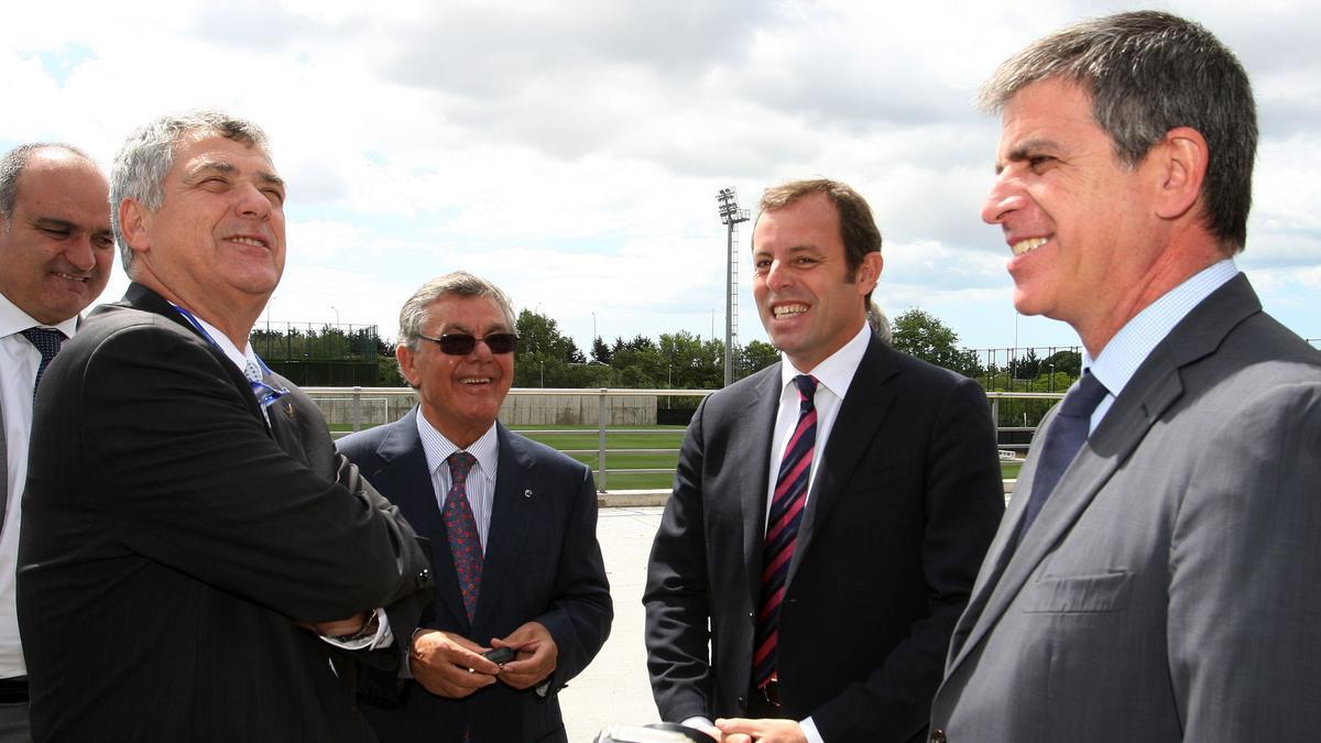 El ex directivo del Barça, Josep Contreras, junto al presidente Sandro Rosell y Ángel María Villar