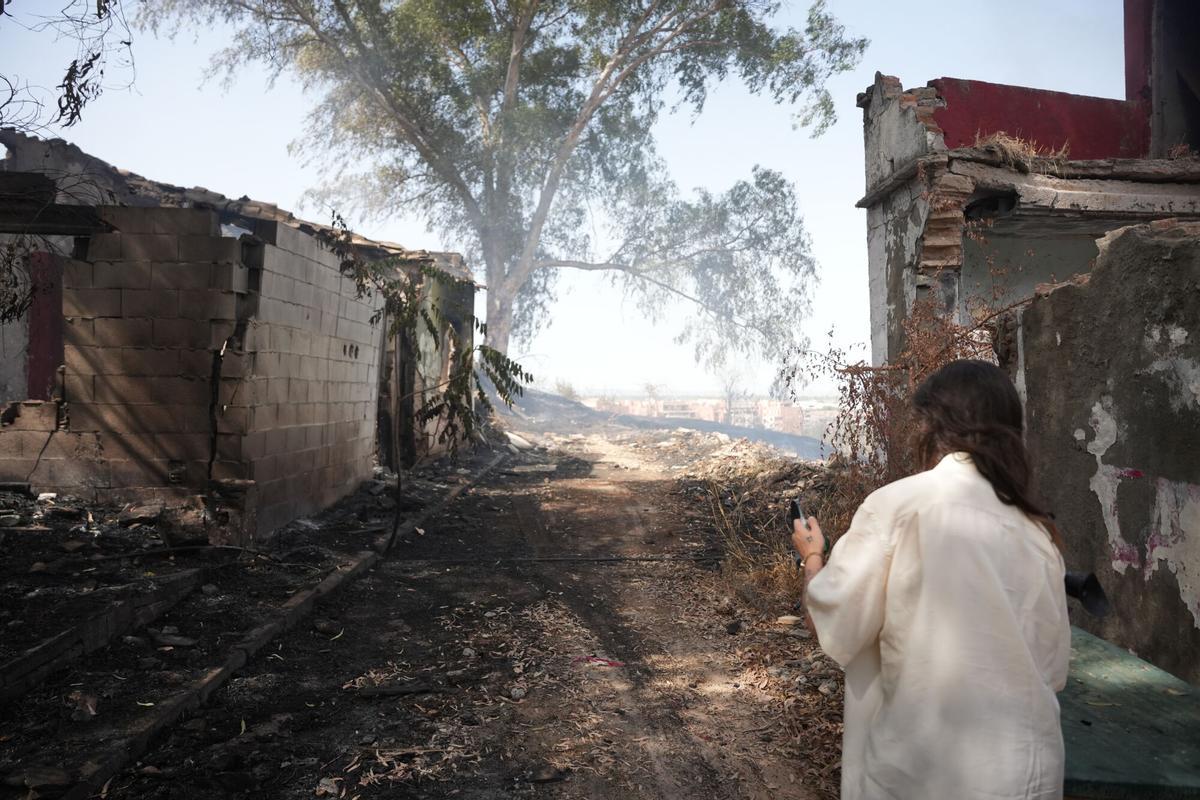 Imagen del incendio en la zona del Cerro del Carambolo en Camas (Sevilla).
