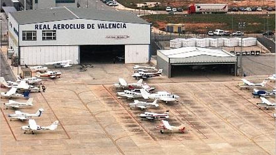 Aena solicita al juzgado el desahucio del Aeroclub de Valencia del