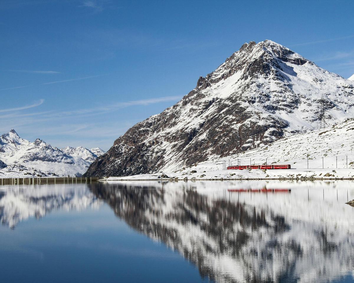 Los lagos de altura son uno de los grandes atractivos del Bernina Express
