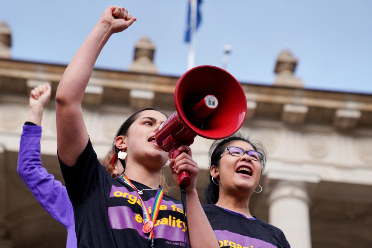 Las mujeres salen a la calle en Melbourne (Australia) para reivindicar sus derechos en el 8-M.