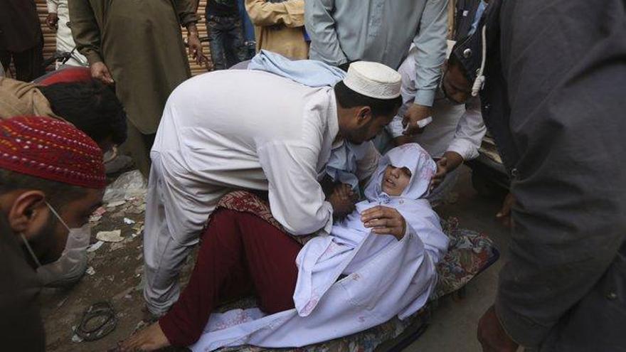 Una fuga de gas desconocido en Pakistán deja al menos 14 muertos