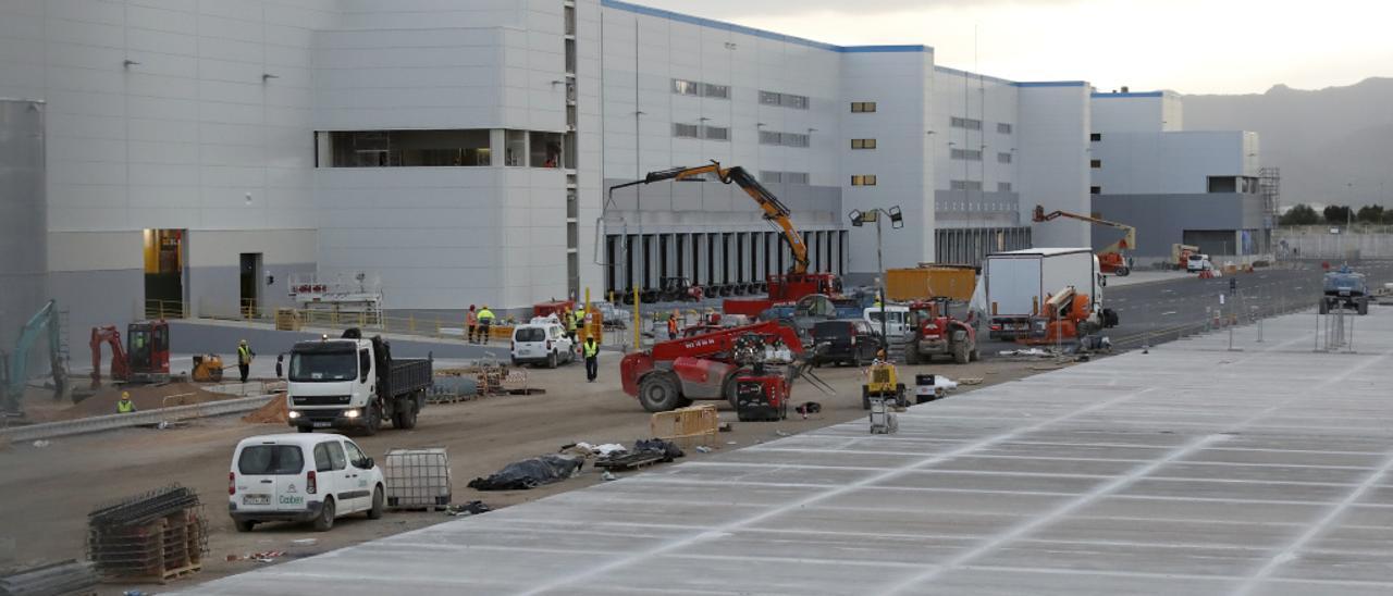 Amazon da otro paso y busca personal para montar el almacén de su  'megaplanta' en Onda - El Periódico Mediterráneo