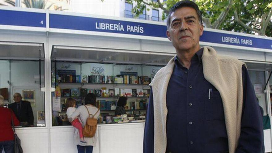 Félix Teira firmó ejemplares de &#039;Hijos y padres&#039;: &quot;La literatura debe dar cuenta de su sociedad&quot;