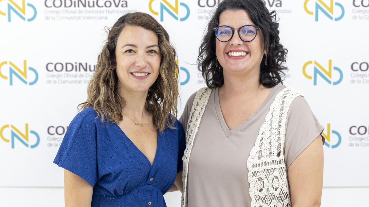 Las profesoras de la Universidad de Alicante, María Tormo y Helena Haro, en la toma de posesión de la nueva directiva del Colegio de Dietistas-Nutricionistas