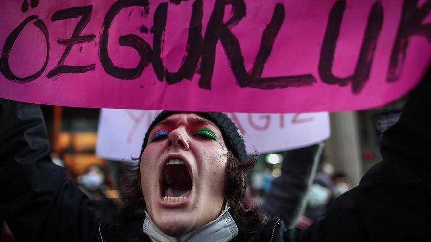 Detenidas 13 mujeres en Turquía por insultos al presidente en la marcha del 8M