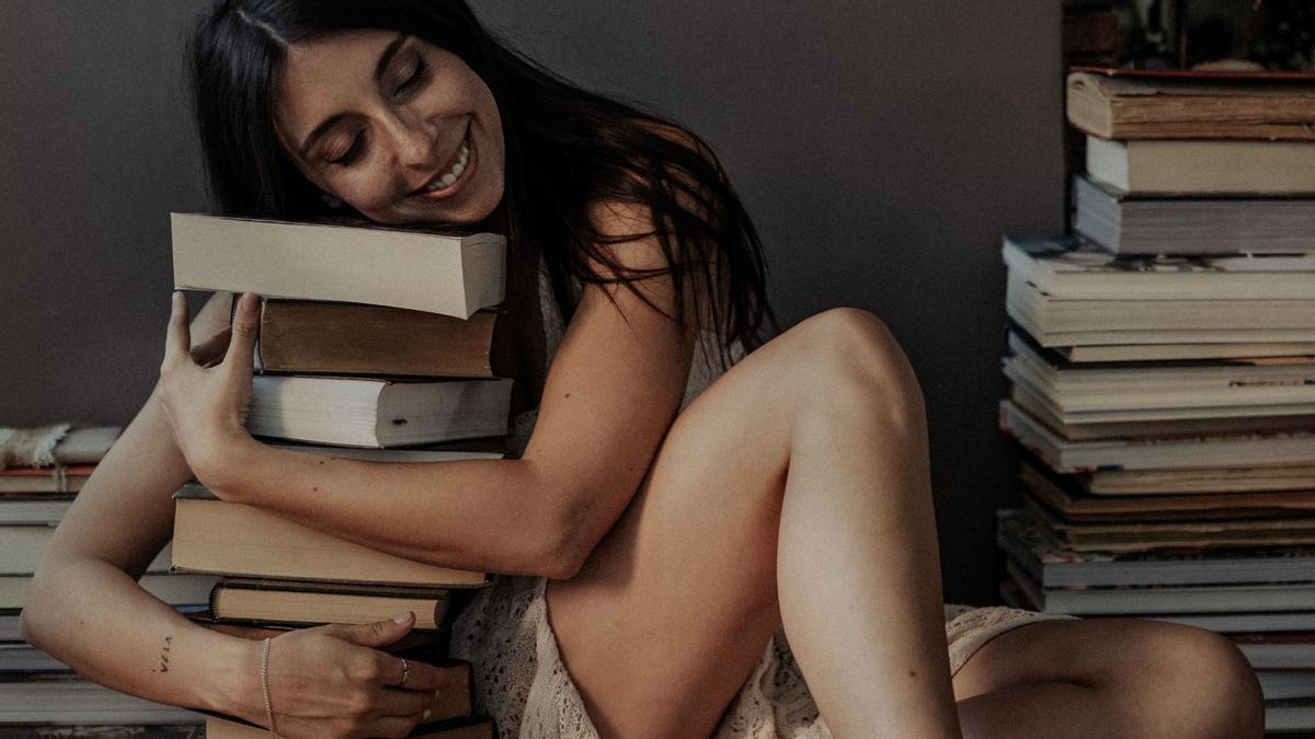 Patricia de la Calle, de Plasencia, presenta este miércoles su primera novela.