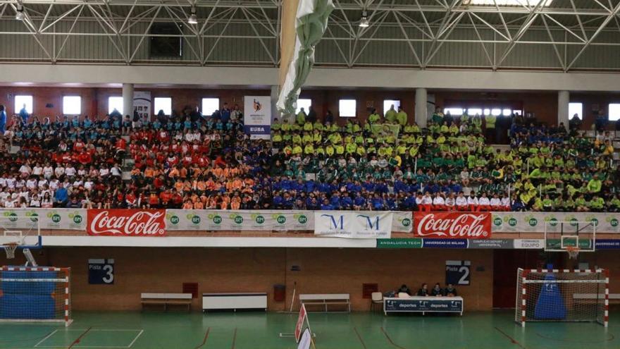 500 niños celebran el día del balonmano benjamín