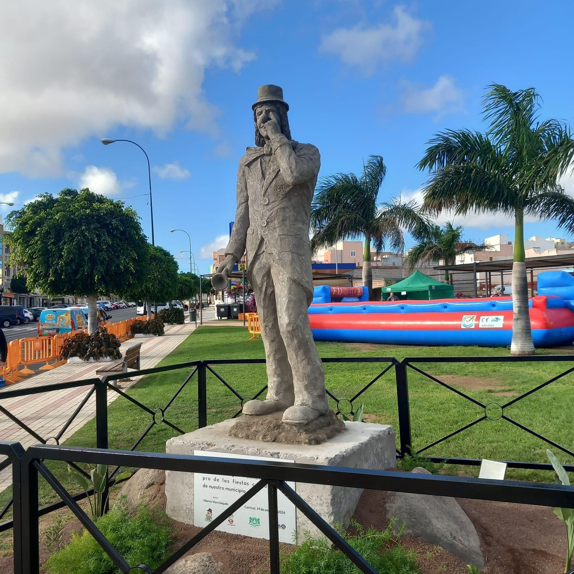Escultura en homenaje a Los Legañosos en El Carrizal