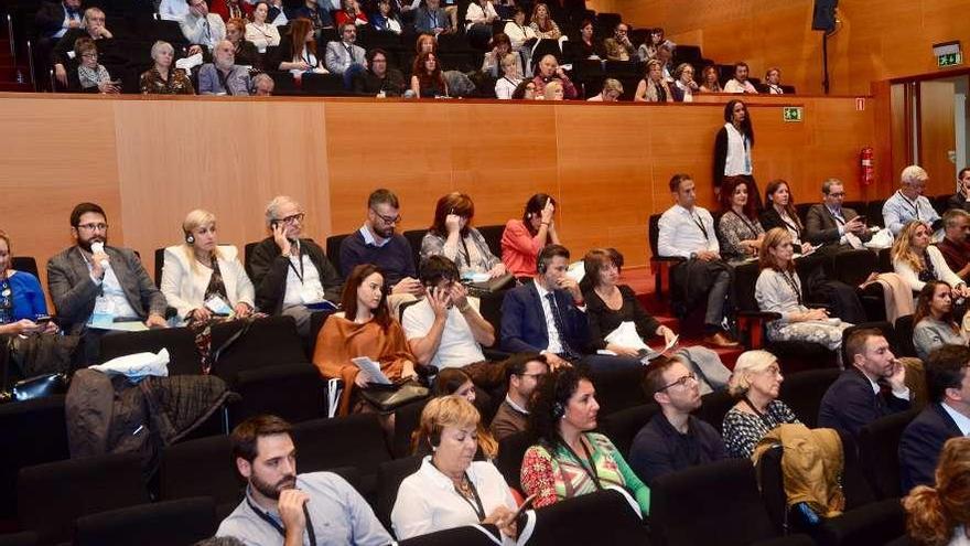 Más de 300 personas asistieron al congreso celebrado ayer en el Pazo da Cultura. // Rafa Vázquez