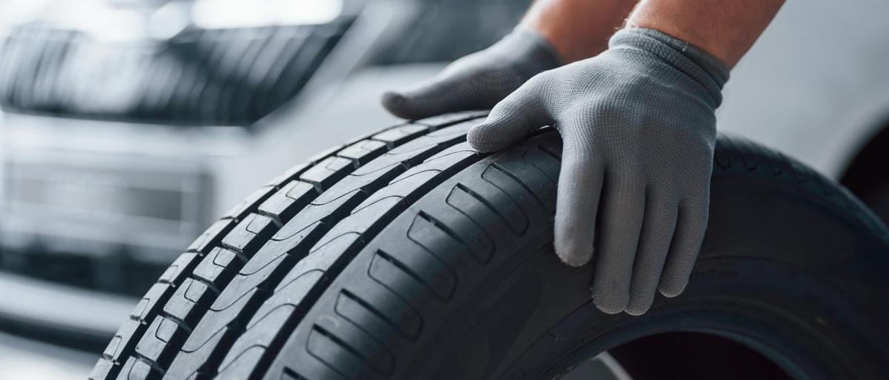 ¿Por qué algunas ruedas de coche tienen los tapones verdes?