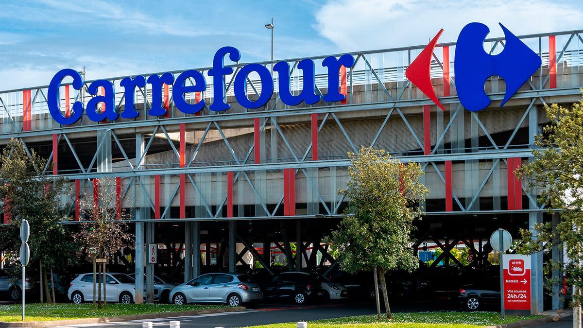 Mañana se esperan cola s kilométricas en Carrefour para conseguir el nuevo juego de blusas más baratas del mercado: en varios colores y por menos de 10 euros