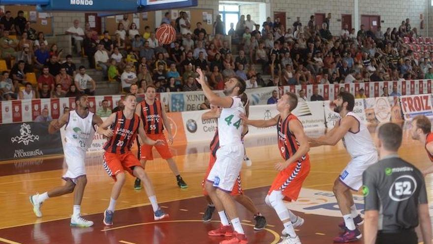 El Unicaja perdió ayer en su segundo partido de la temporada ante un Baskonia que fue mucho mejor que los verdes.