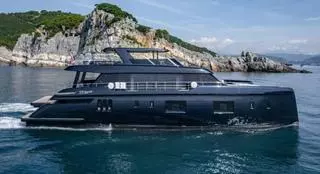 Una mansión flotante en el puerto de Ibiza: 16,5 millones, jacuzzi y club de playa propio