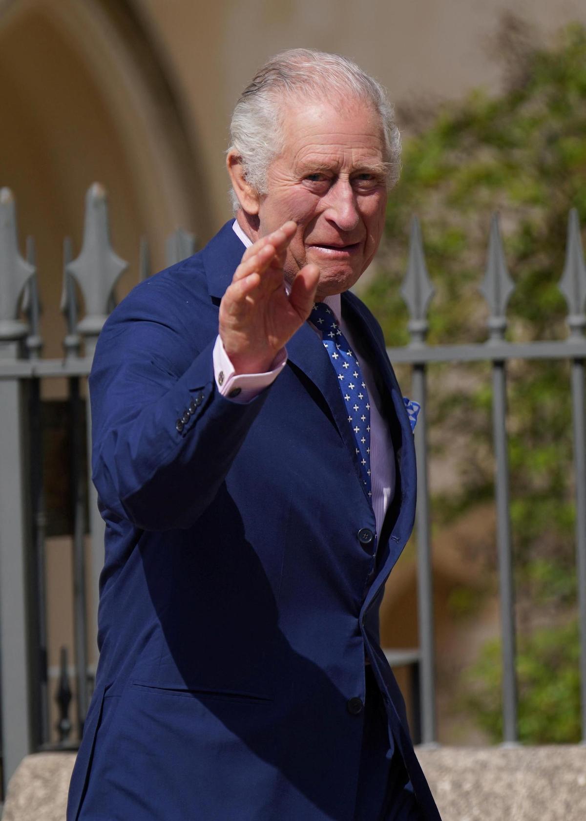 La familia real británica celebra la misa de Pascua en Windsor. El rey Carlos III.