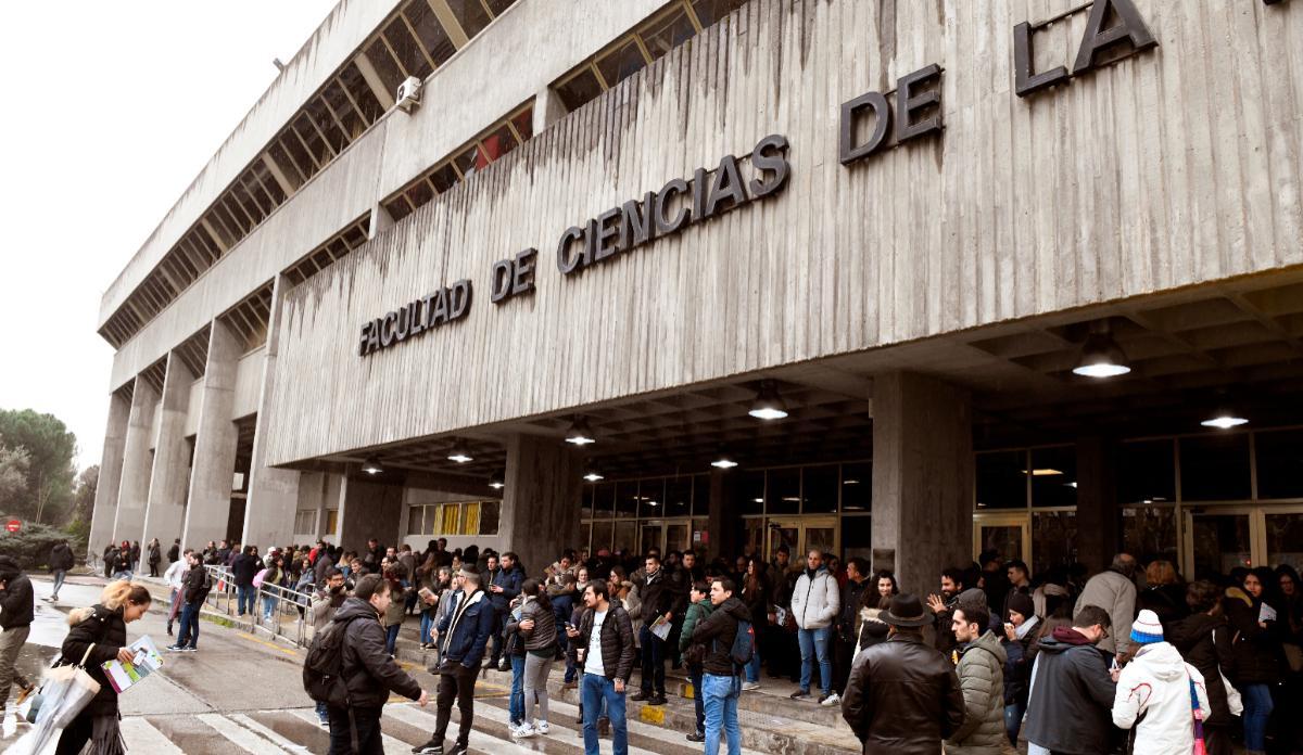 La facultad de Ciencias de la Información abre un baño inclusivo siguiendo los pasos de Educación, Bellas Artes y Ciencias Políticas y Sociología.