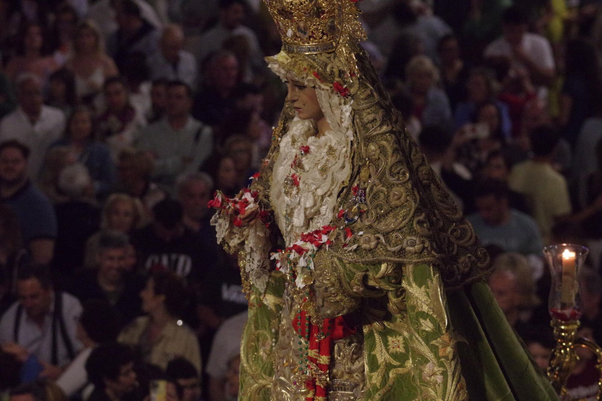 Procesión triunfal de regreso de la Virgen de la Esperanza a su basílica tras su peregrinación a Roma