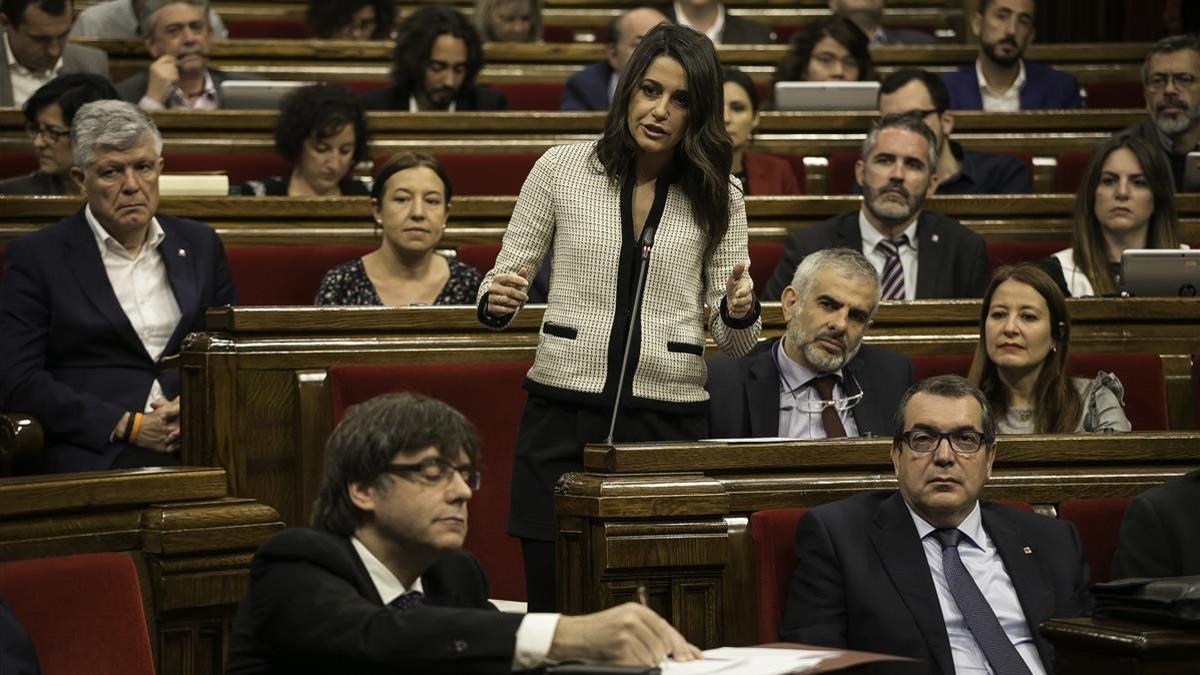 Ines Arrimadas en una sesion de control del govern en el Parlament