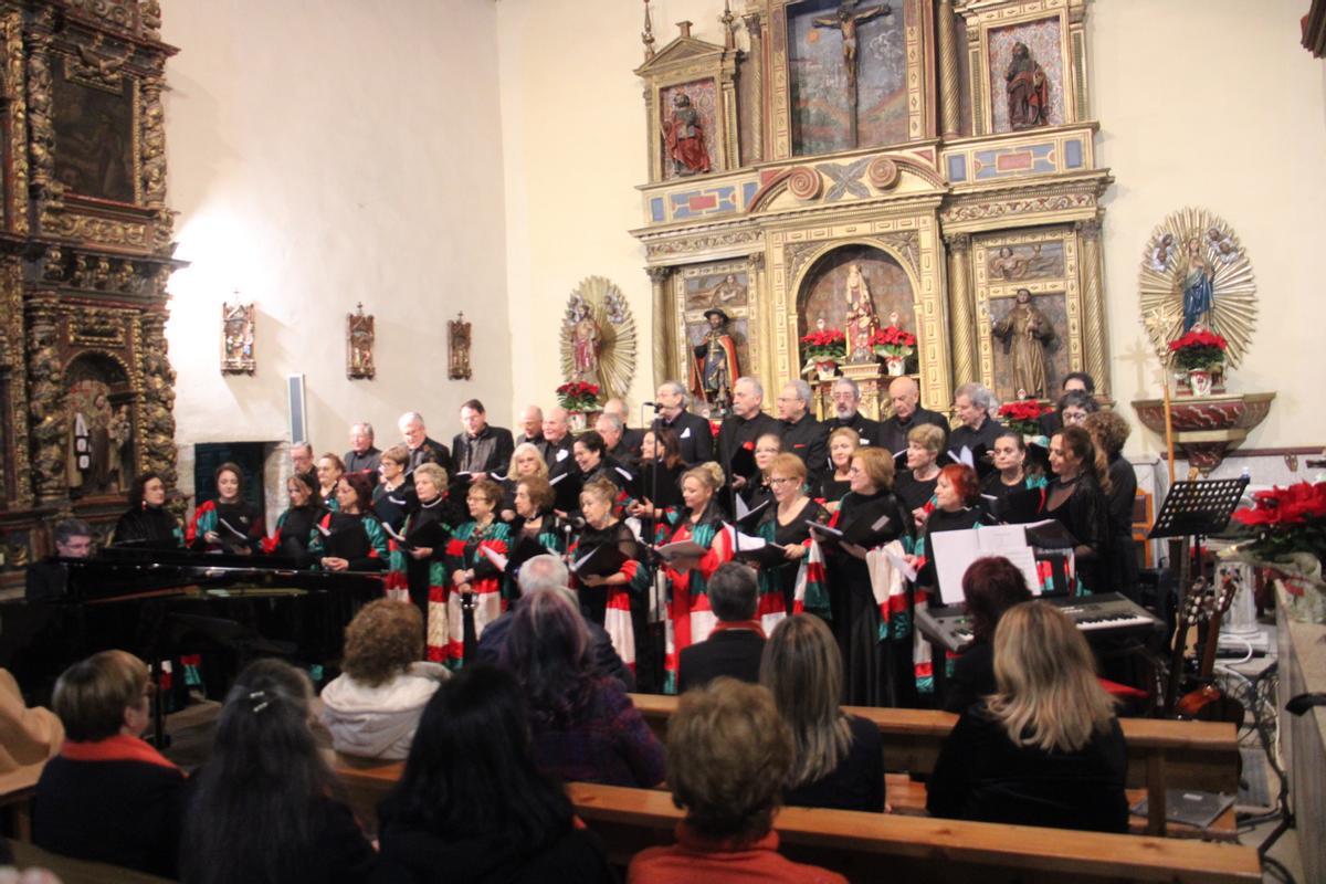 La X edición del concierto de Villancicos llenó de música y público la iglesia de la Asunción en Mombuey