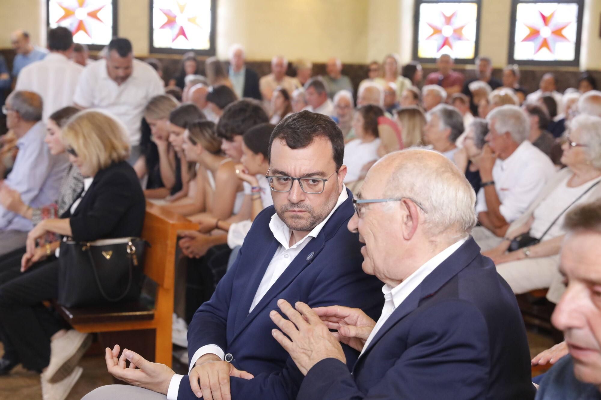 EN IMÁGENES: Acto de despedida a Xuan Bello en el tanatorio de Los Arenales