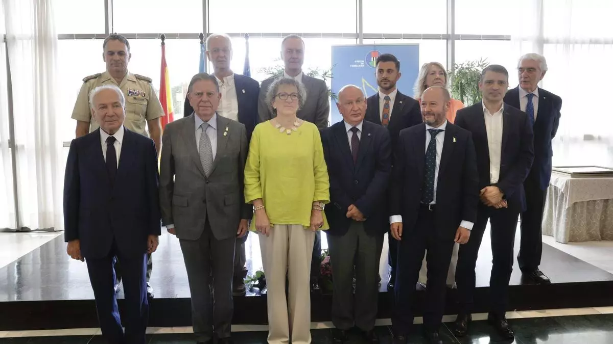 La entrega de los premios "Amuravela de Oro" rinde tributo a las dos caras de Asturias: la sociedad rural y la que se abre al mundo