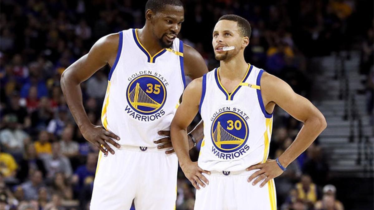 Kevin Durant y Stephen Curry lideran a los Golden State Warriors