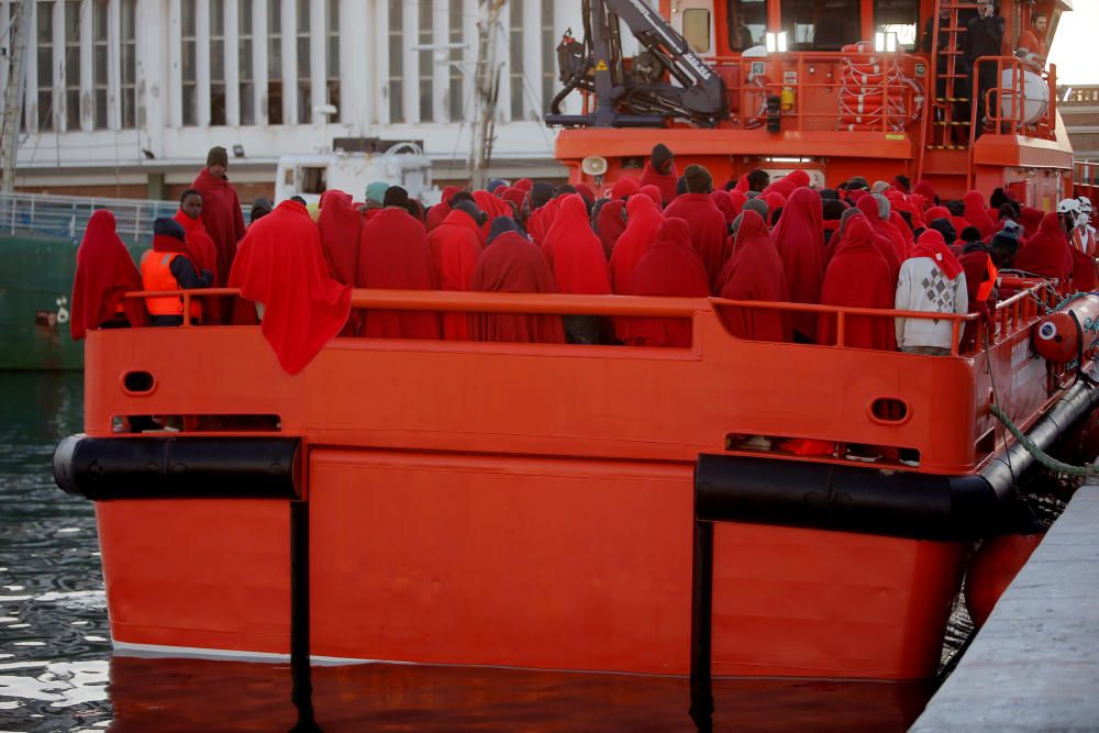 Llegan al puerto de Málaga a 185 personas rescatadas de tres pateras