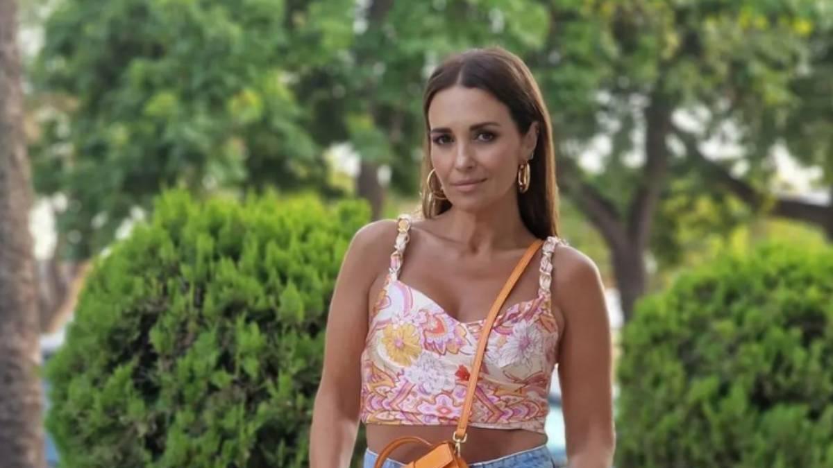 Paula Echevarría lo tiene claro: vaqueros y crop top funcionan siempre