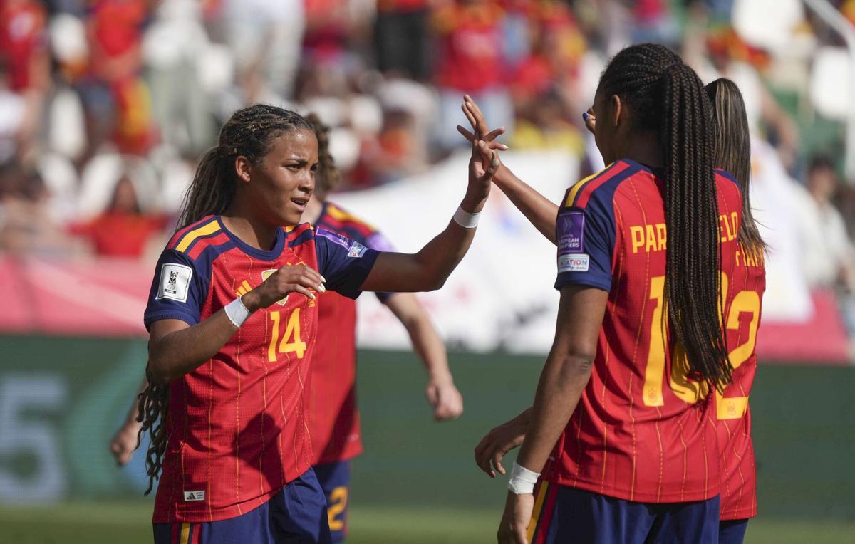 Vicky López celebra el gol con el que España redondeó su victoria por 5-0 ante Ucrania