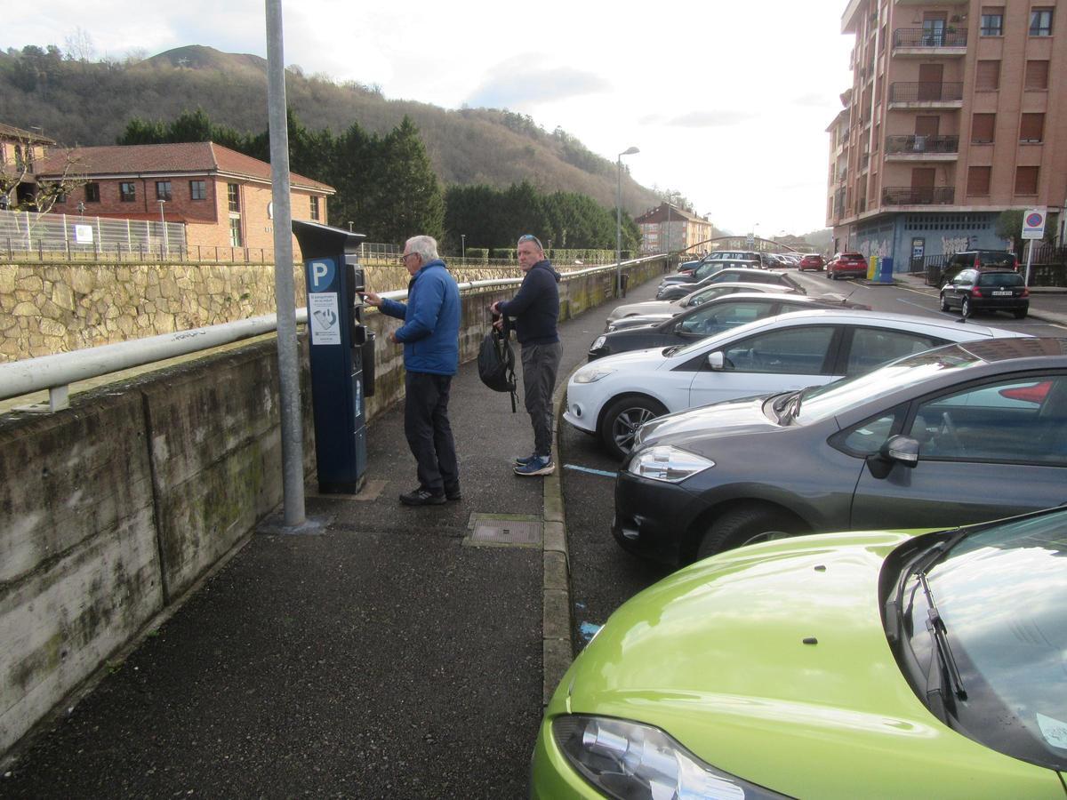 Arranca la temporada de zona azul en el parking de El Censu, en Cangas