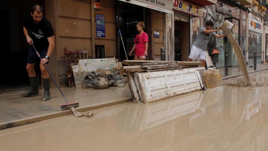 Daños en una calle de Orihuela por la gota fría.