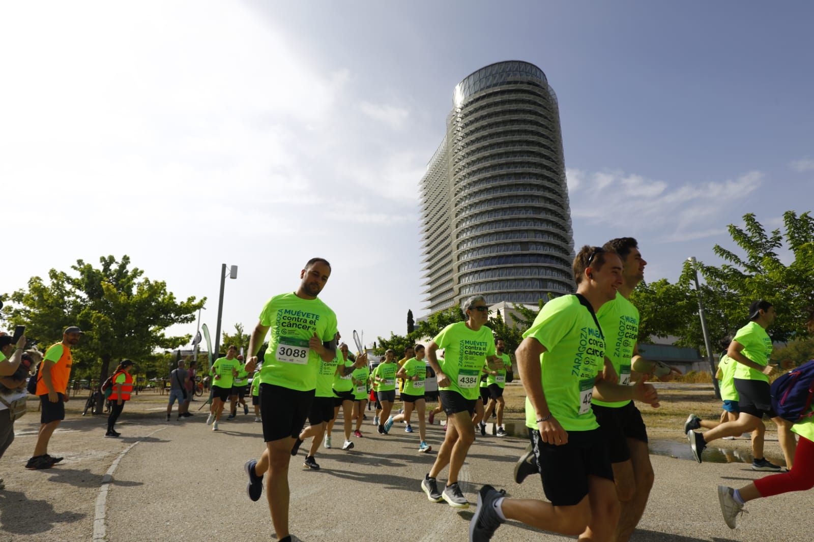 En imágenes | Miles de personas corren contra el cáncer en el Parque del Agua de Zaragoza