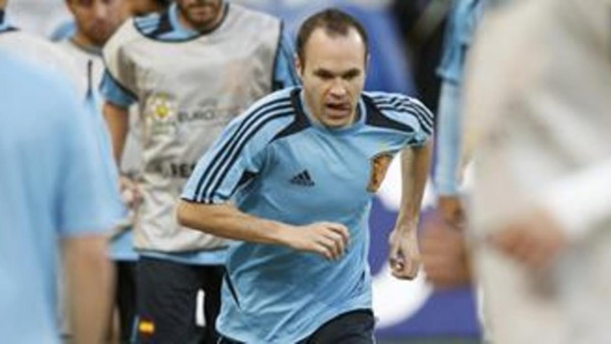 lmendiolaspain soccer player andres iniesta attends a train120626181354