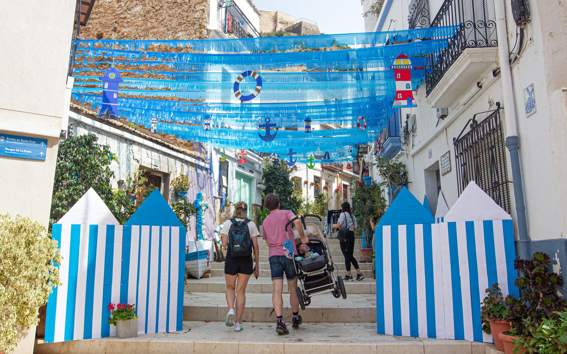 Santa Cruz se engalana con las Cruces de Mayo