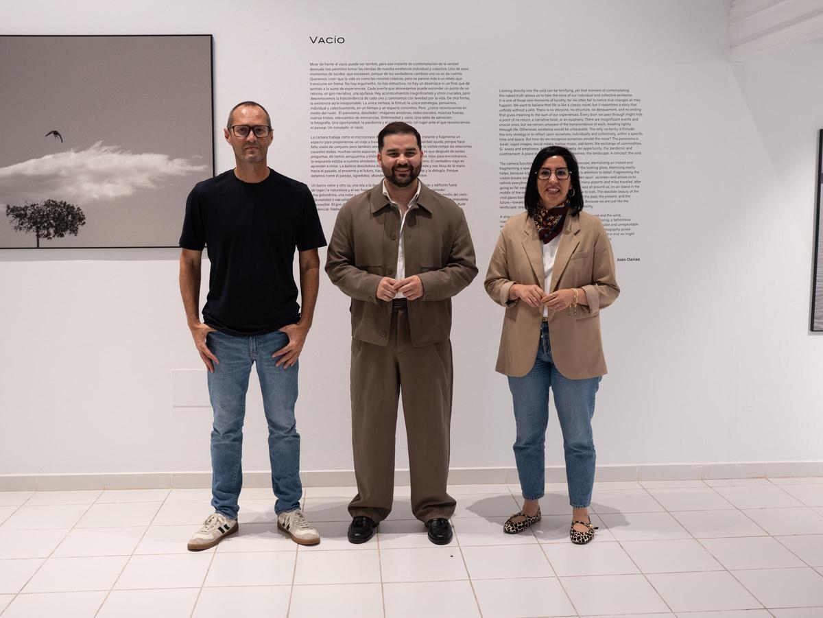 Carlos de Saá, Jesús Machín y Abigail González, en El Almacén, en Arrecife.