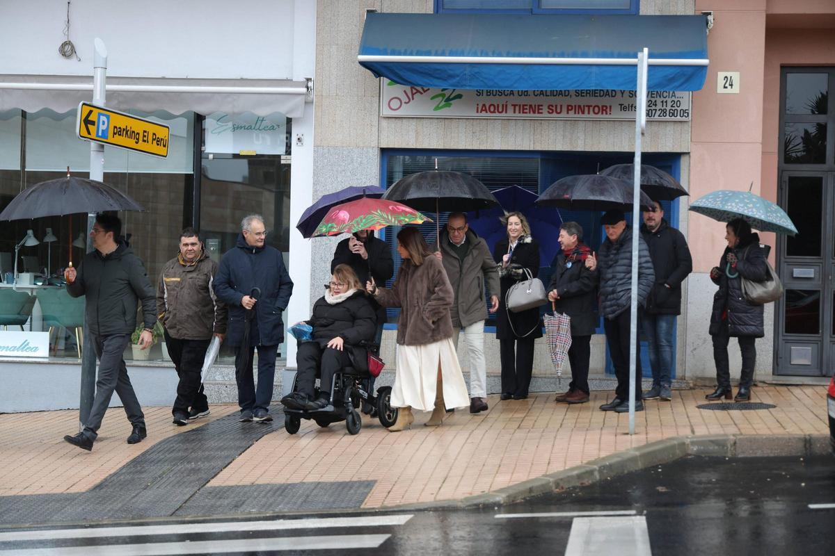 El alcalde de Cáceres supervisa los avances en el paso de peatones de la calle Argentina