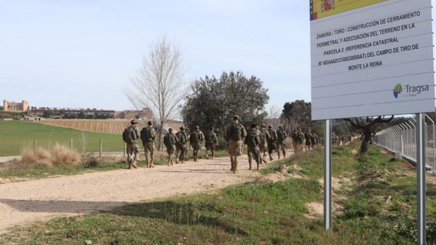 Ejercicios realizados este lunes en Monte la Reina por militares de Salamanca. | Cedidas