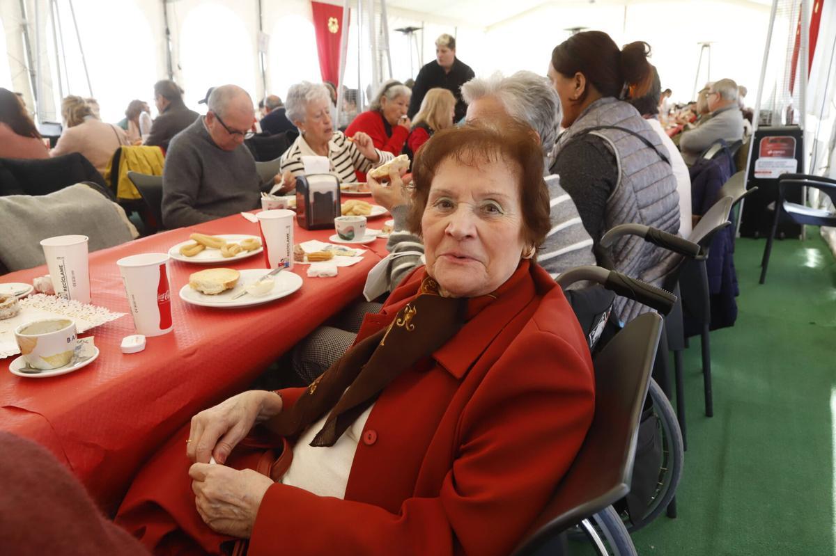 A.J.González Córdoba Varias decenas de personas mayores y voluntariado de Cruz Roja se reunirán mañana jueves 18 de diciembre en el restaurante Las Delicias de Córdoba para compartir un sencillo acto festivo