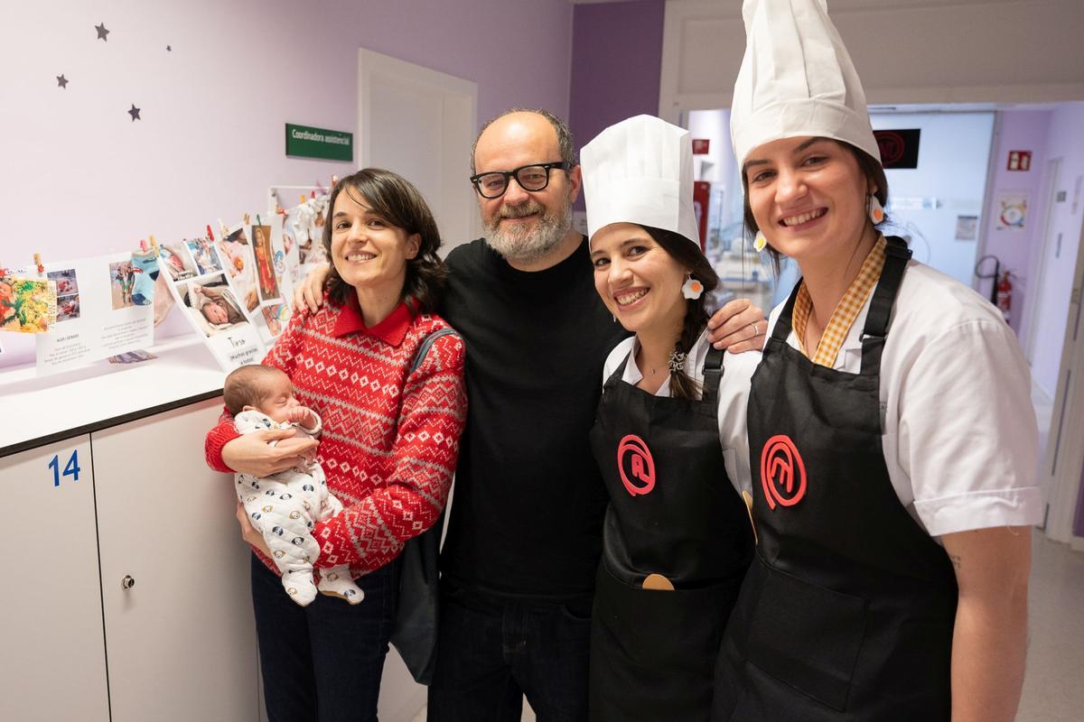 Los bebés ingresados en la UCI neonatal del Clínic se convierten en pequeños cocineros por Carnaval