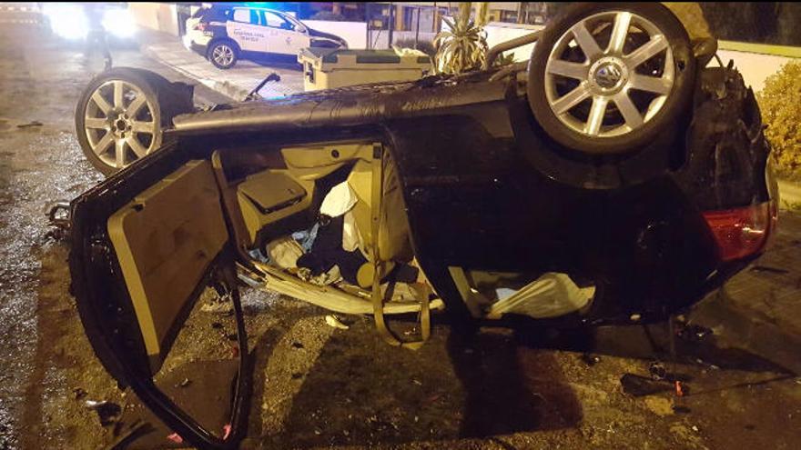 Ninguno de los tres heridos reconoce ir al volante del coche que se saltó un control