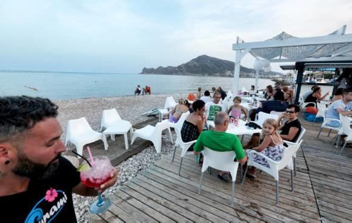El ocio nocturno a orillas del mar arrasa en Altea
