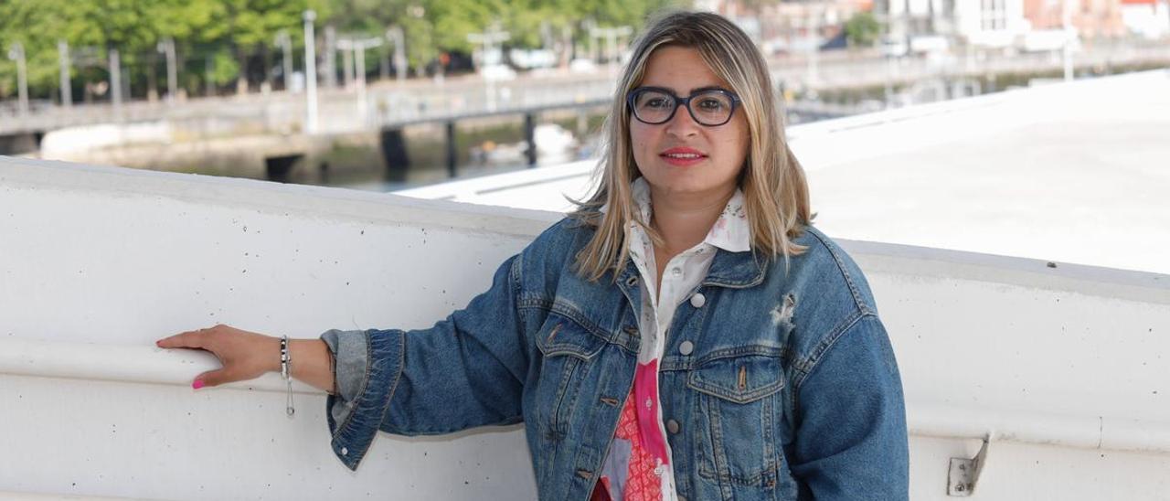 Sara Retuerto, en la torre mirador del Centro Niemeyer. | Mara Villamuza