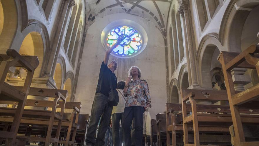Castellbell completarà la renovació dels vitralls en una nova fase de restauració de l’església de la Bauma