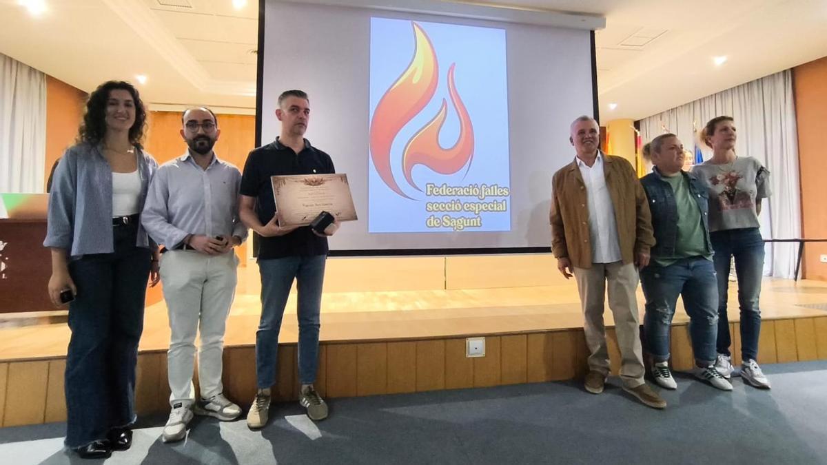 El presidente de la Federación, con el ganador y el resto de participantes.