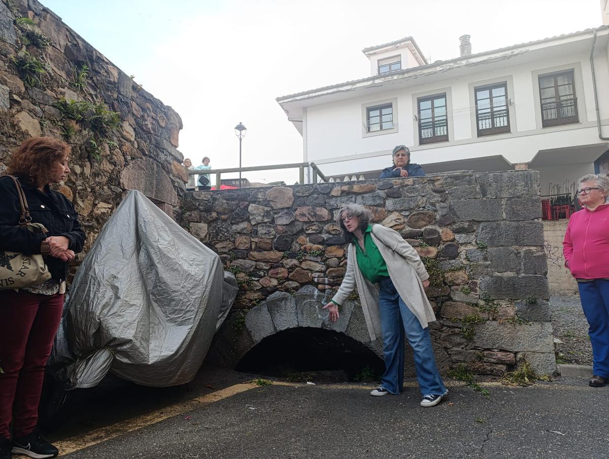 Grado estrena la "Ruta del Agua" con una afluencia masiva a la visita guiada, en imágenes
