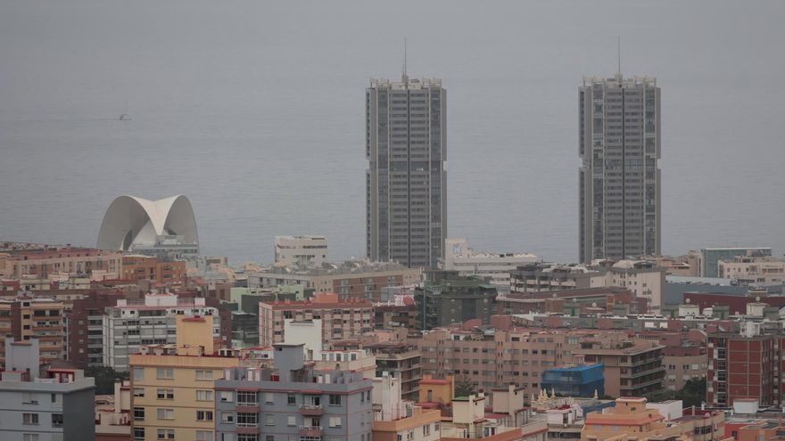 Este martes comienza a remitir la calima en Canarias